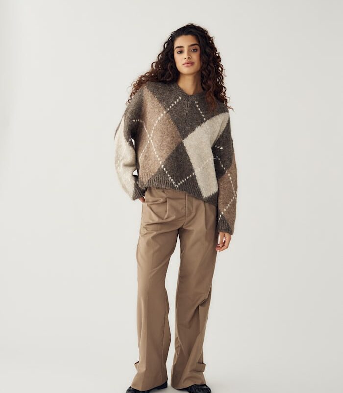 Noella Lai strik brown mix